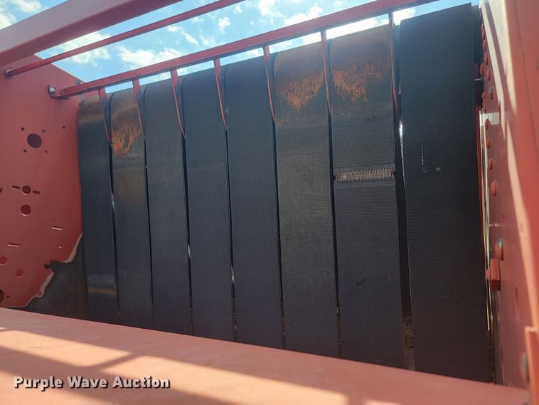 image for item LV9525 1997 New Holland 664  round baler