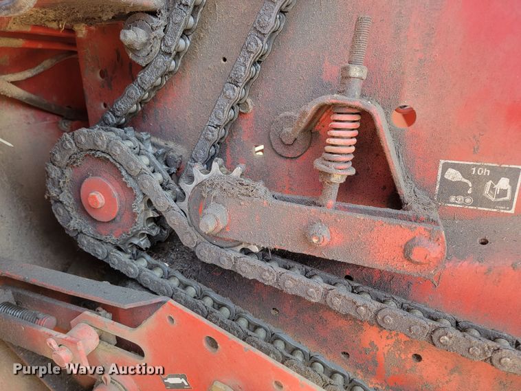 image for item LV9525 1997 New Holland 664  round baler