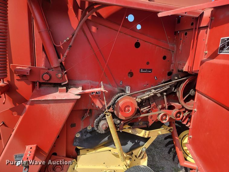 image for item LV9525 1997 New Holland 664  round baler