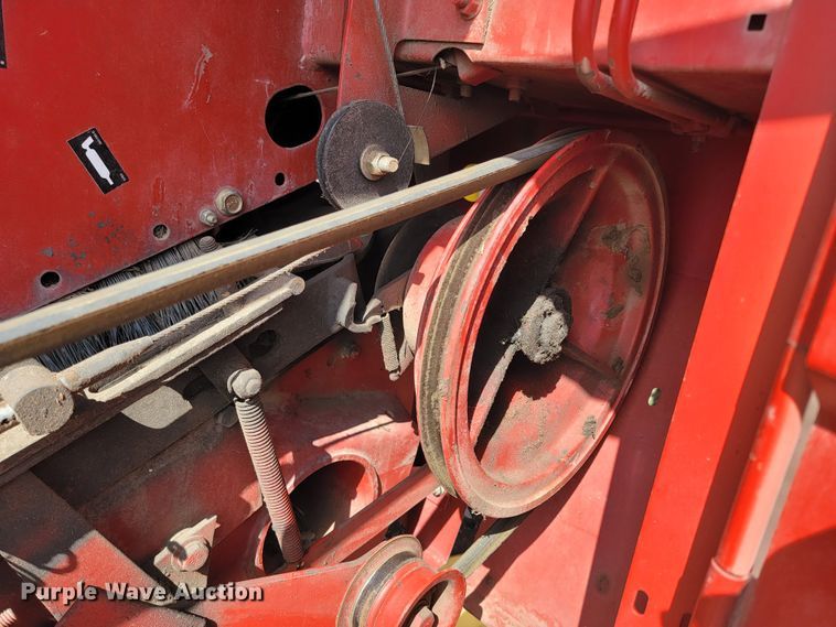 image for item LV9525 1997 New Holland 664  round baler