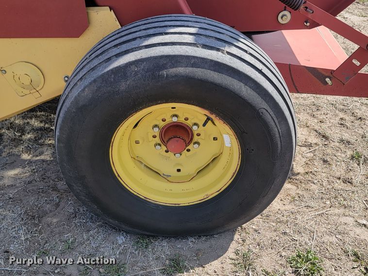 image for item LV9525 1997 New Holland 664  round baler