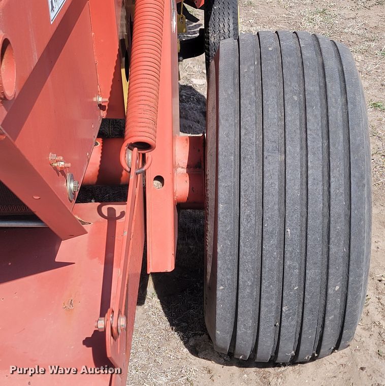 image for item LV9525 1997 New Holland 664  round baler