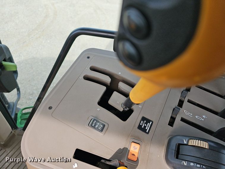 image for item MB9997 2014 John Deere 6115M  MFWD tractor