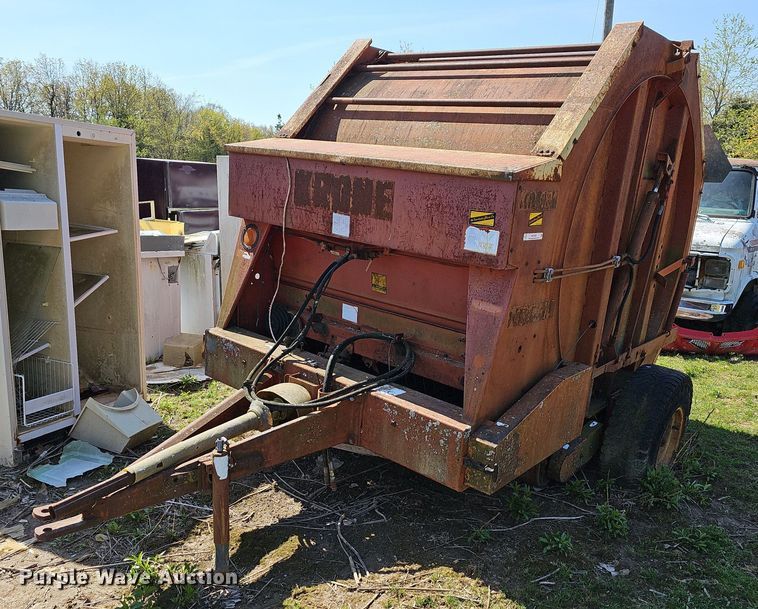 image for item MC9008 Krone  round baler