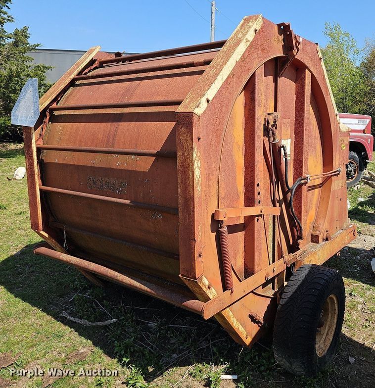 image for item MC9008 Krone  round baler