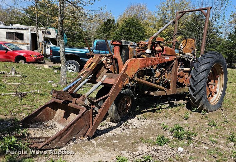 image for item MC9009 International M  tractor