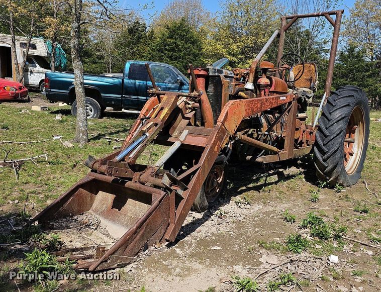 image for item MC9009 International M  tractor