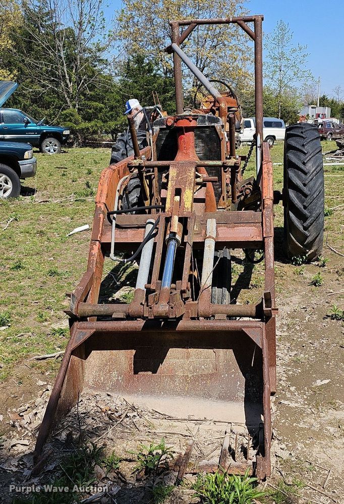 image for item MC9009 International M  tractor