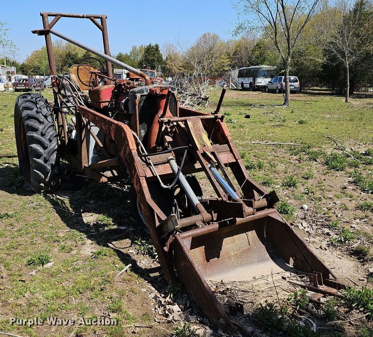 image for item MC9009 International M  tractor