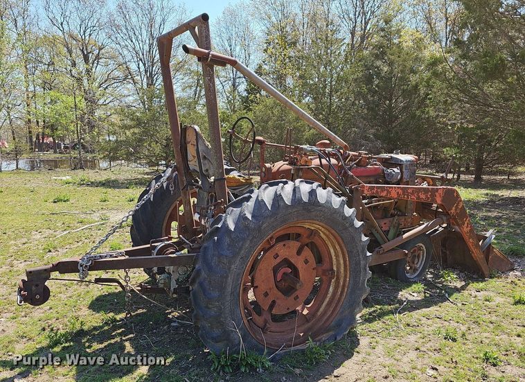 image for item MC9009 International M  tractor