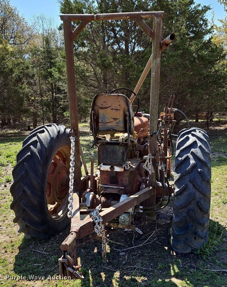 image for item MC9009 International M  tractor