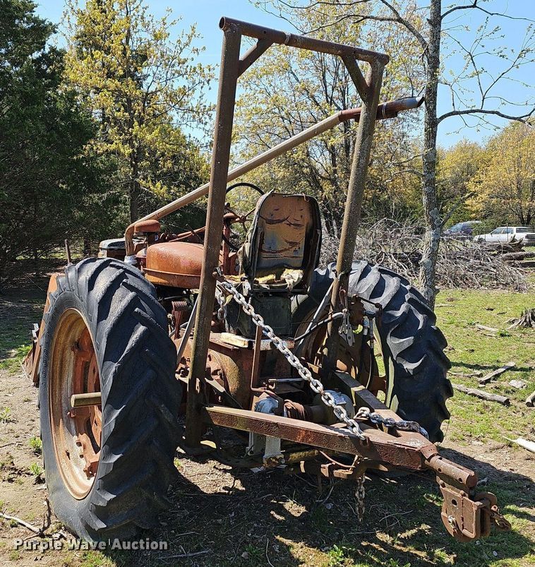 image for item MC9009 International M  tractor