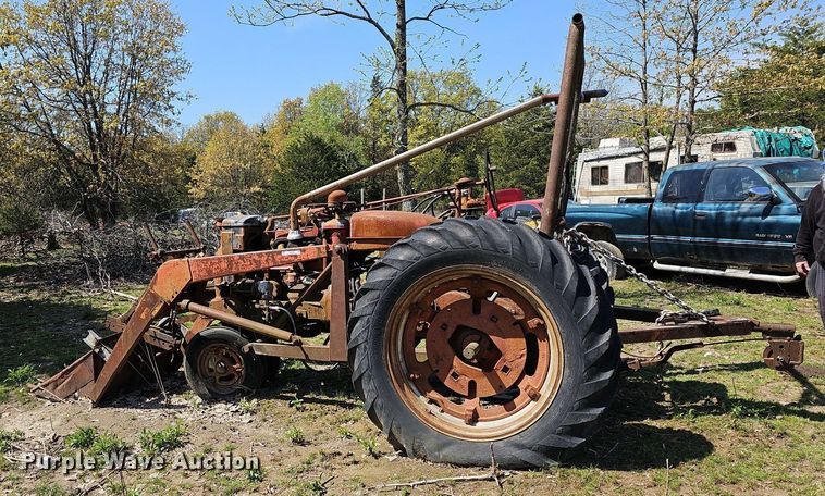 image for item MC9009 International M  tractor