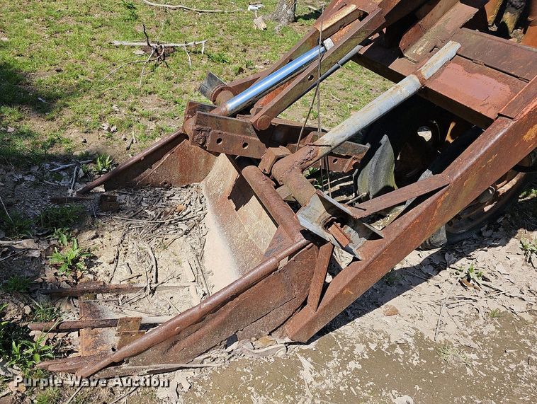 image for item MC9009 International M  tractor