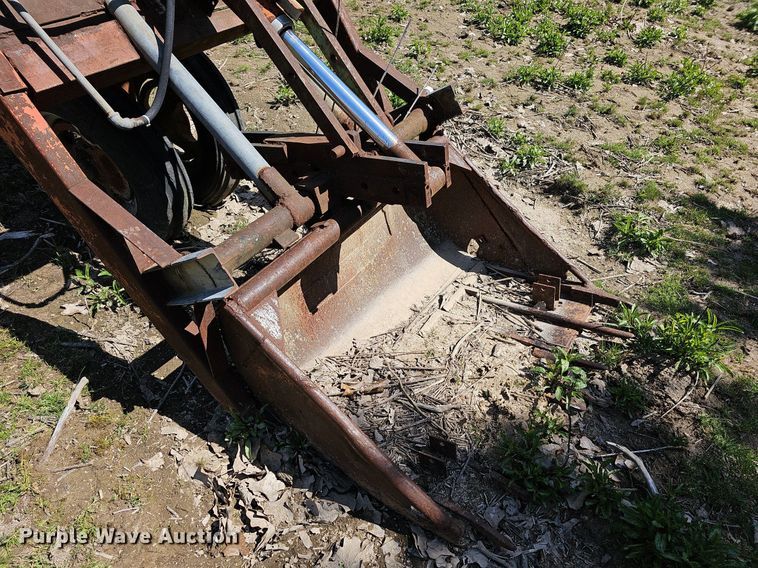 image for item MC9009 International M  tractor