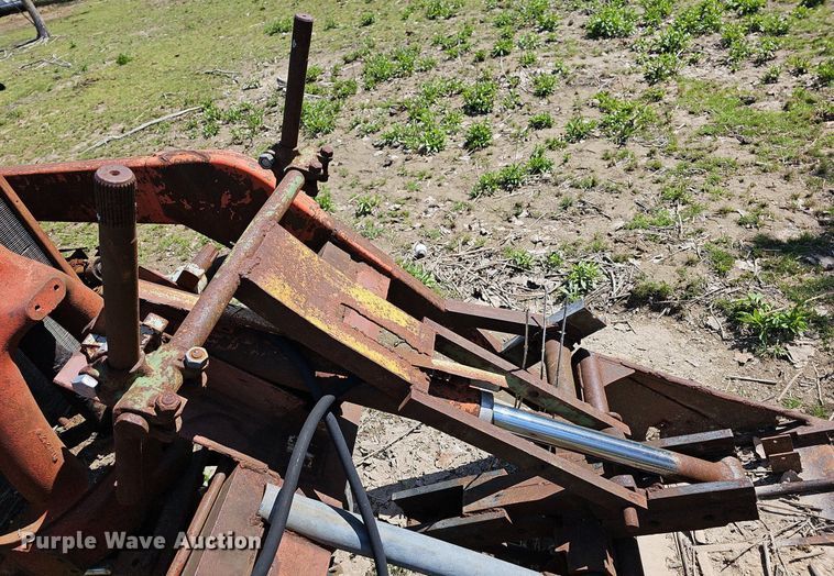 image for item MC9009 International M  tractor