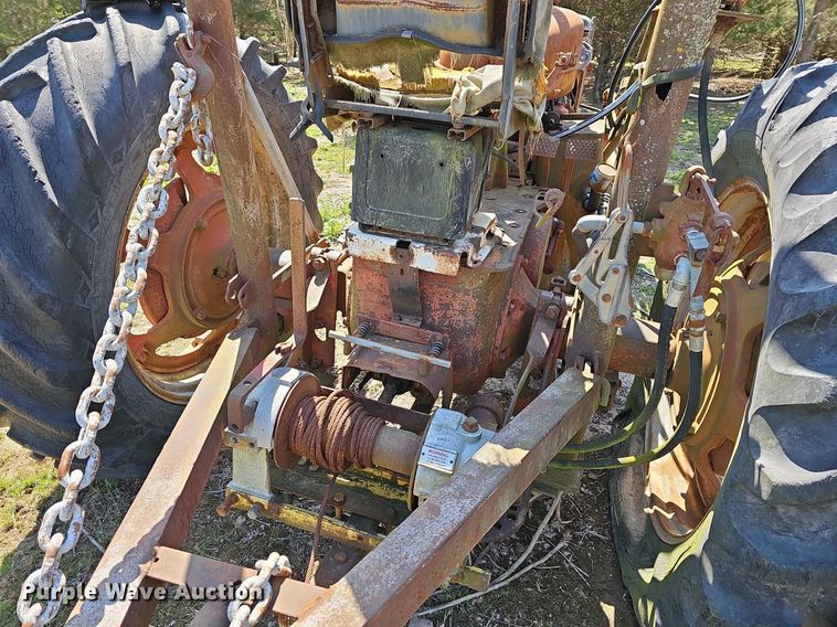 image for item MC9009 International M  tractor