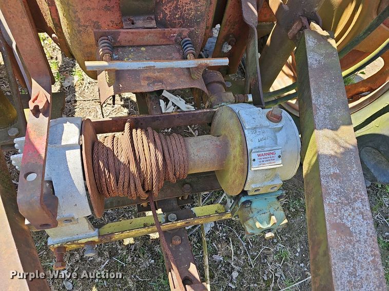 image for item MC9009 International M  tractor