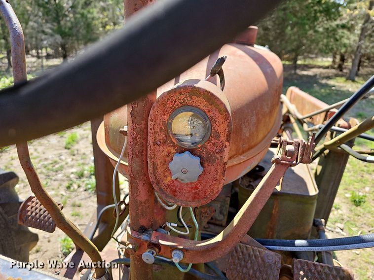 image for item MC9009 International M  tractor