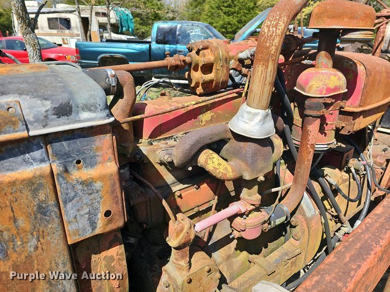 image for item MC9009 International M  tractor