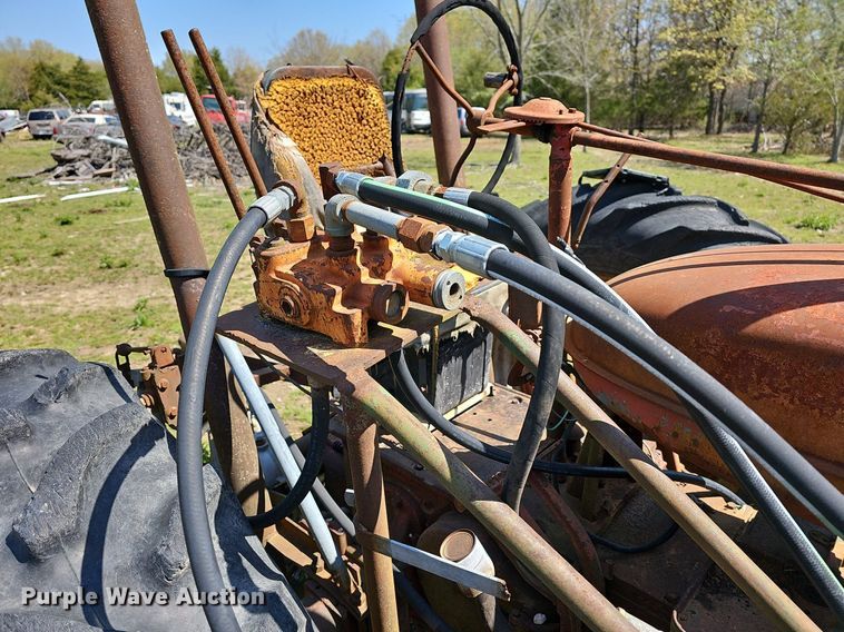 image for item MC9009 International M  tractor