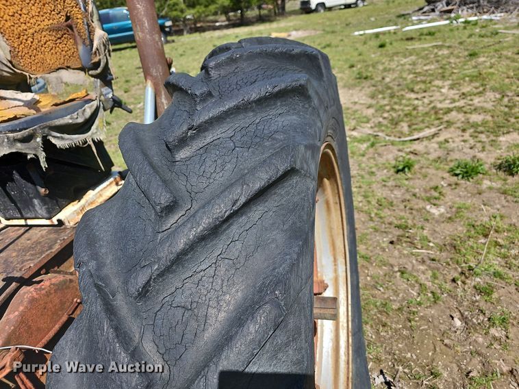 image for item MC9009 International M  tractor