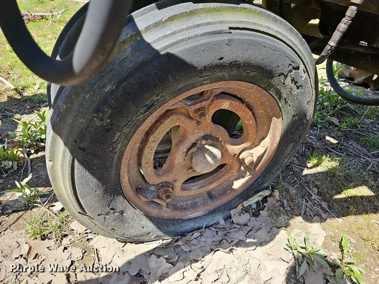 image for item MC9009 International M  tractor