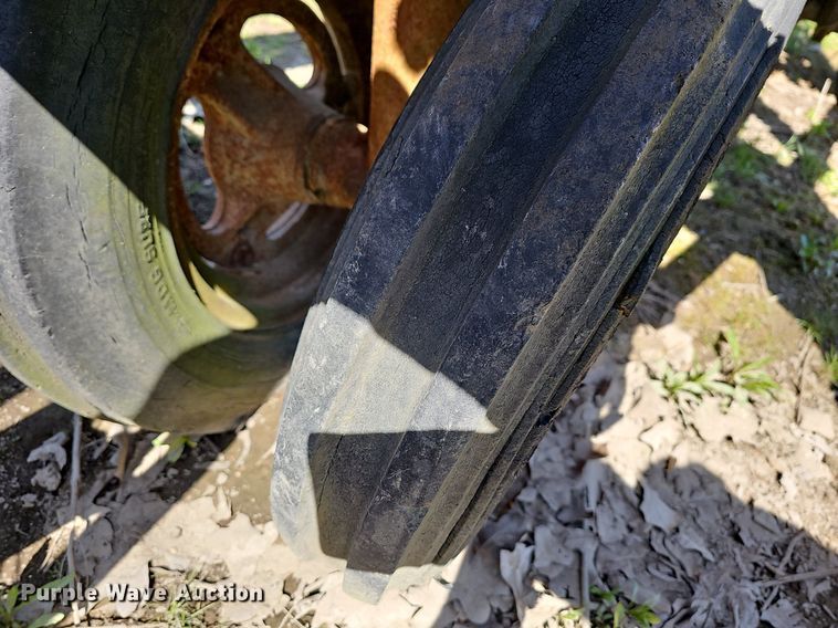 image for item MC9009 International M  tractor