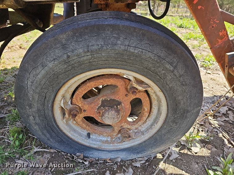 image for item MC9009 International M  tractor