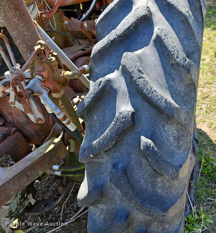 image for item MC9009 International M  tractor