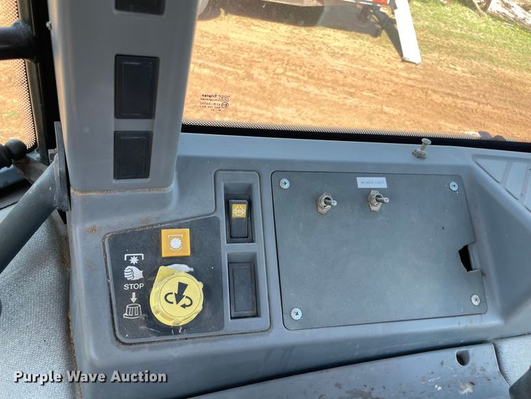 image for item MM9488 1994 Ford 7740  tractor