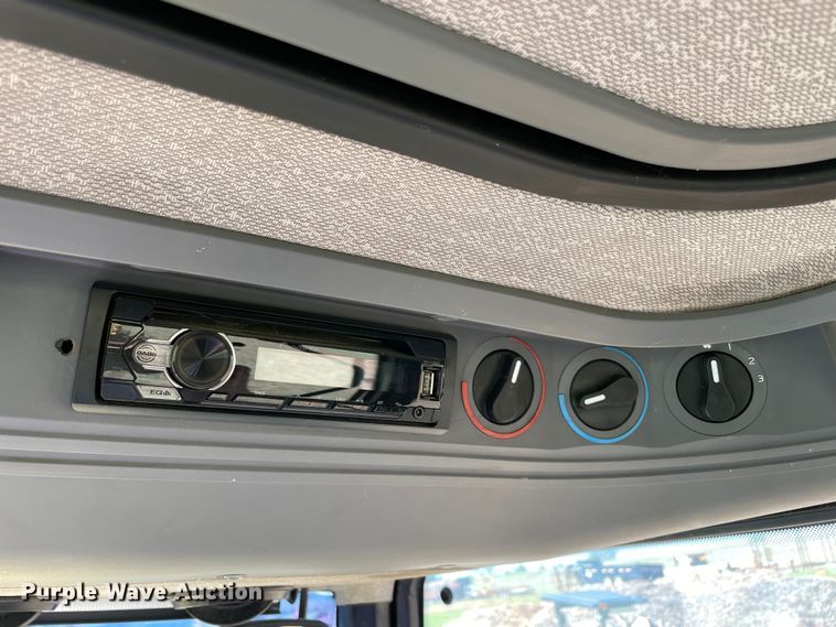 image for item MM9488 1994 Ford 7740  tractor