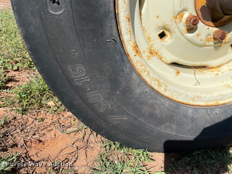 image for item MM9488 1994 Ford 7740  tractor