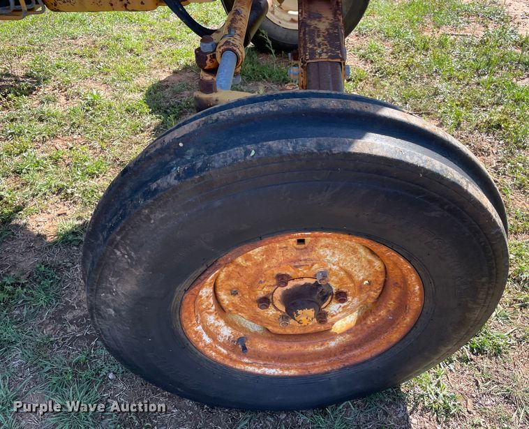 image for item MM9488 1994 Ford 7740  tractor