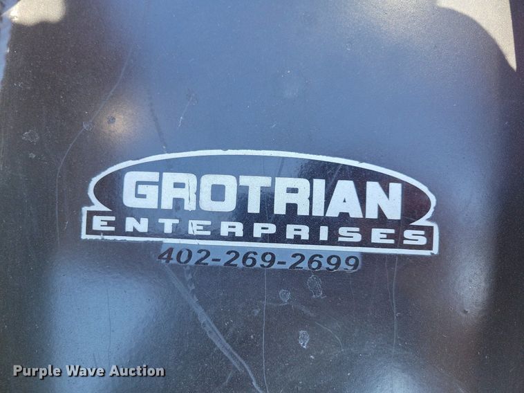 image for item MO9627 Grotrian  skid steer grapple bucket