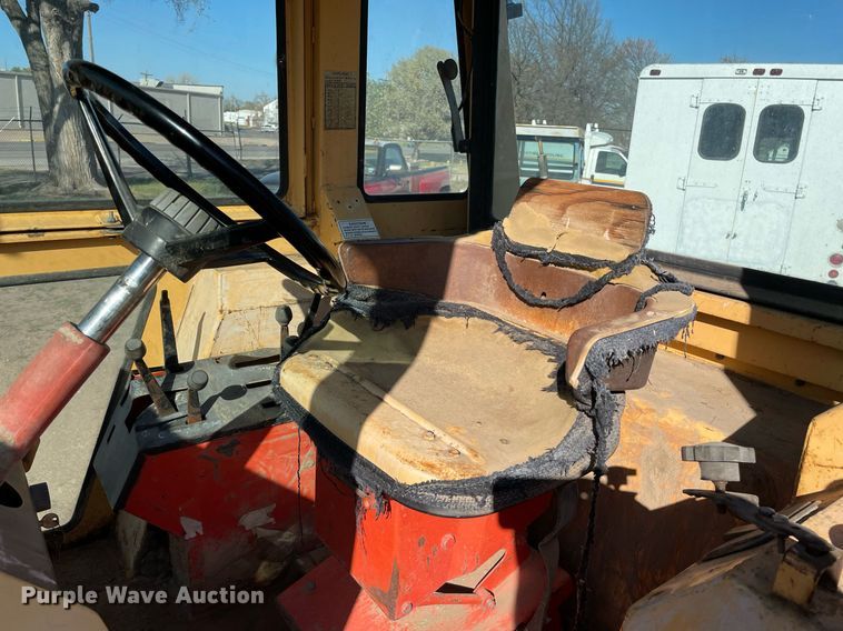 image for item MP9148 1972 Case 1270  tractor