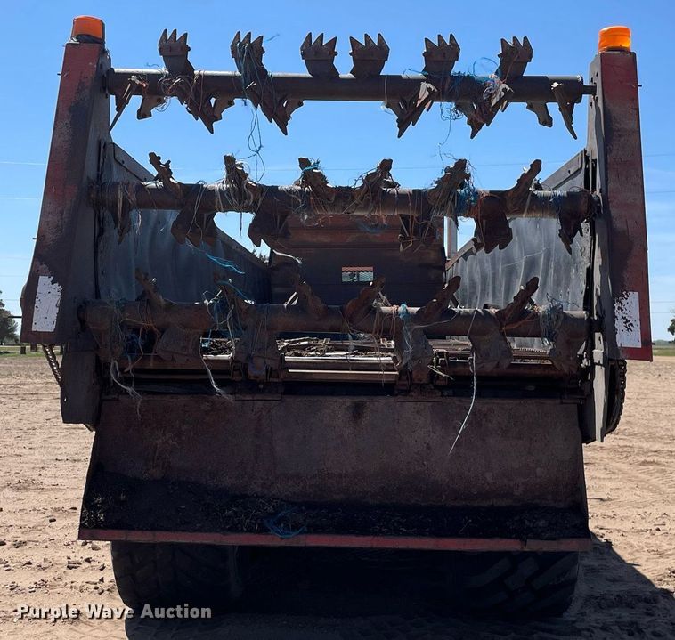 image for item MS9576 1995 Freightliner FLD120  manure spreader truck