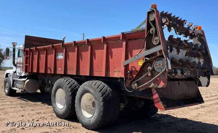 image for item MS9576 1995 Freightliner FLD120  manure spreader truck