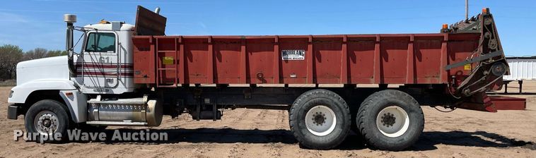 image for item MS9576 1995 Freightliner FLD120  manure spreader truck