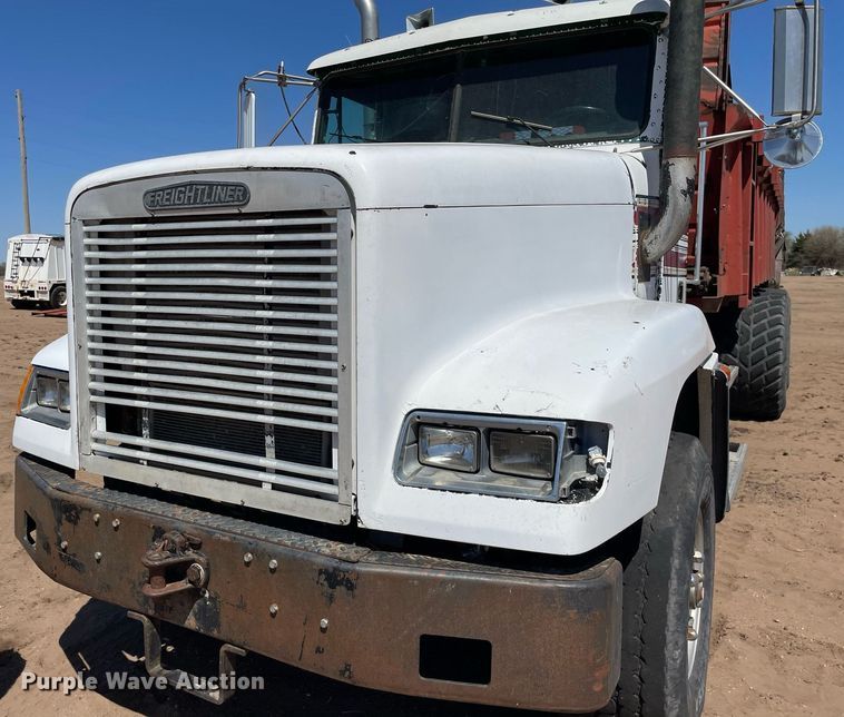 image for item MS9576 1995 Freightliner FLD120  manure spreader truck