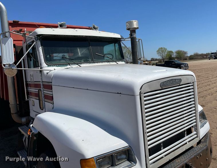 image for item MS9576 1995 Freightliner FLD120  manure spreader truck