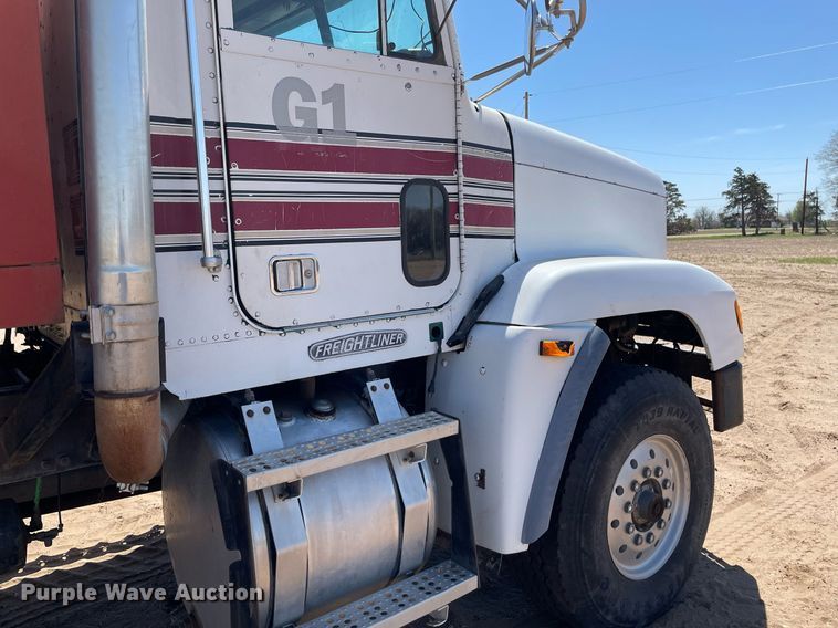 image for item MS9576 1995 Freightliner FLD120  manure spreader truck