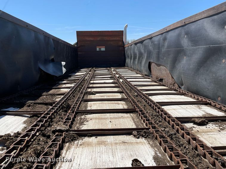 image for item MS9576 1995 Freightliner FLD120  manure spreader truck