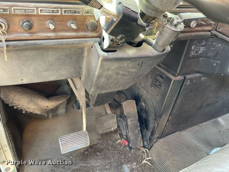 image for item MS9576 1995 Freightliner FLD120  manure spreader truck