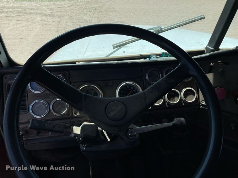 image for item MS9576 1995 Freightliner FLD120  manure spreader truck