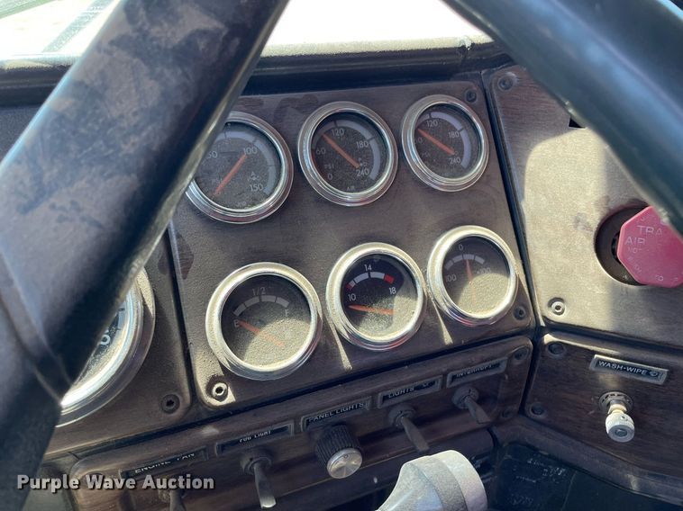 image for item MS9576 1995 Freightliner FLD120  manure spreader truck