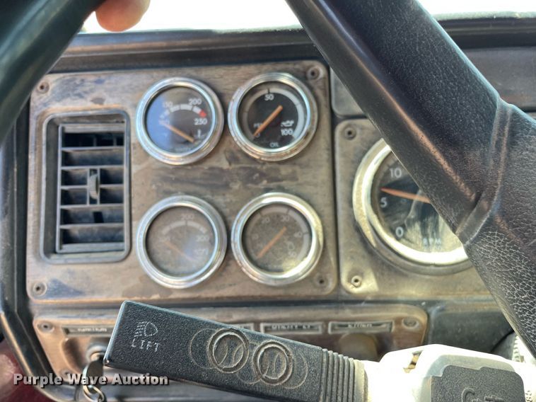 image for item MS9576 1995 Freightliner FLD120  manure spreader truck