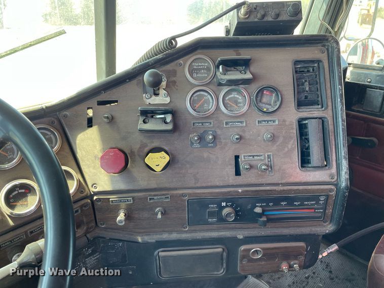 image for item MS9576 1995 Freightliner FLD120  manure spreader truck