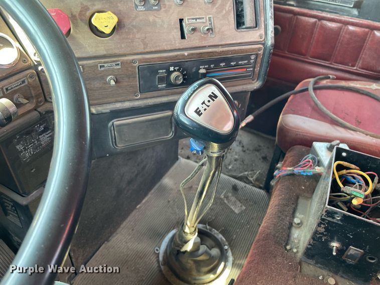 image for item MS9576 1995 Freightliner FLD120  manure spreader truck