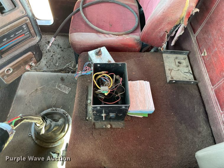 image for item MS9576 1995 Freightliner FLD120  manure spreader truck